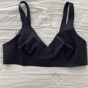Lululemon sports bra black